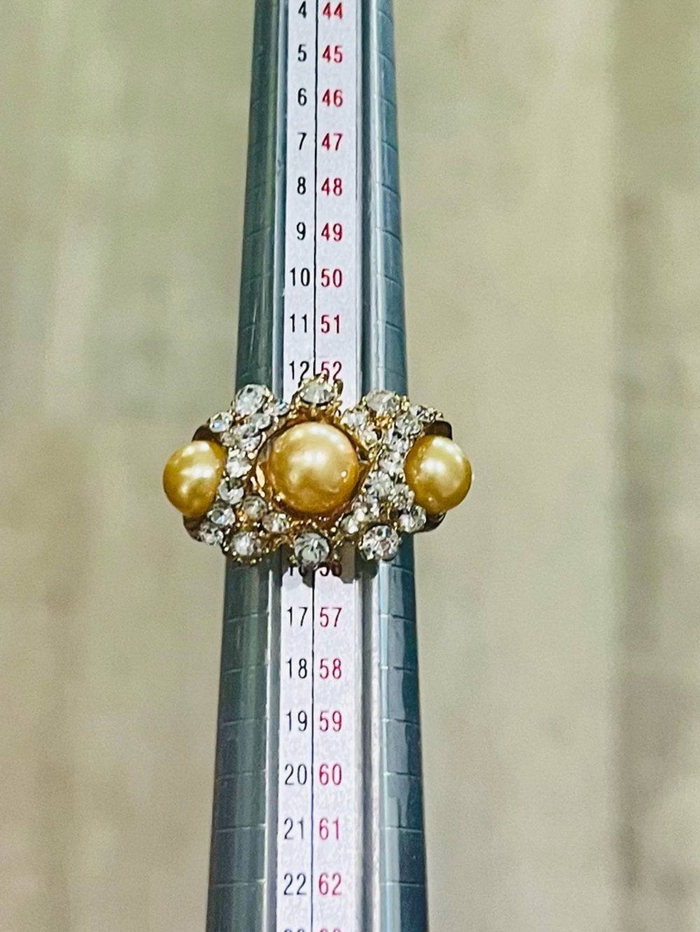 Vintage Style Pearl Rhinestone Cocktail Ring Gold Tone Adjustable Size 7 - Picture 7 of 16